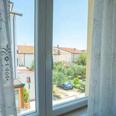 Apartamento Quadrilocale Con Aria Condizionata E Posto Auto A Due Passi Dal Mare