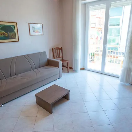 Apartamento Quadrilocale Con Aria Condizionata E Posto Auto A Due Passi Dal Mare *