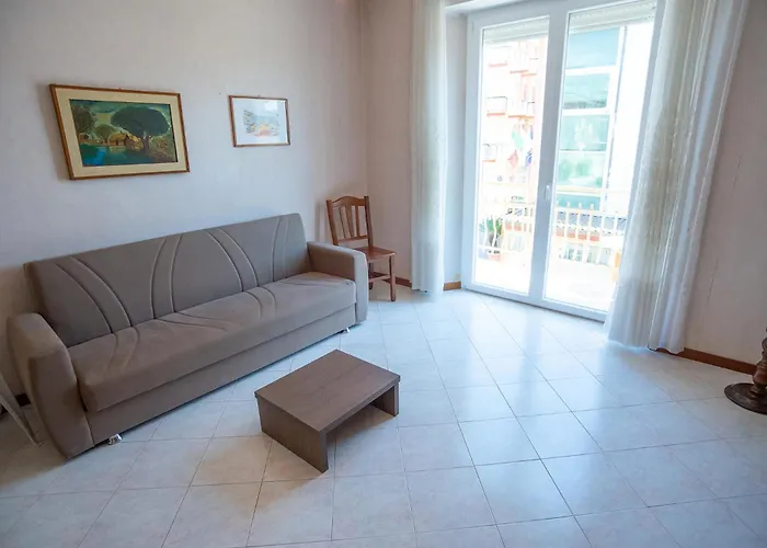 Apartamento Quadrilocale Con Aria Condizionata E Posto Auto A Due Passi Dal Mare *