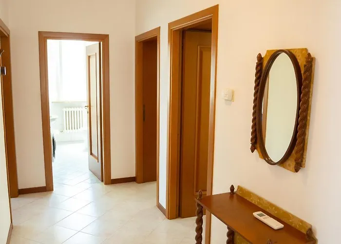 Apartamento Quadrilocale Con Aria Condizionata E Posto Auto A Due Passi Dal Mare *