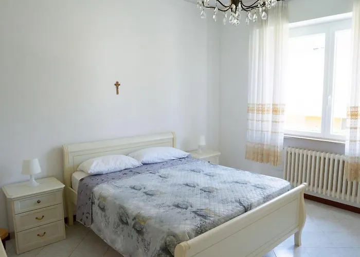 Apartamento Quadrilocale Con Aria Condizionata E Posto Auto A Due Passi Dal Mare Marcelli